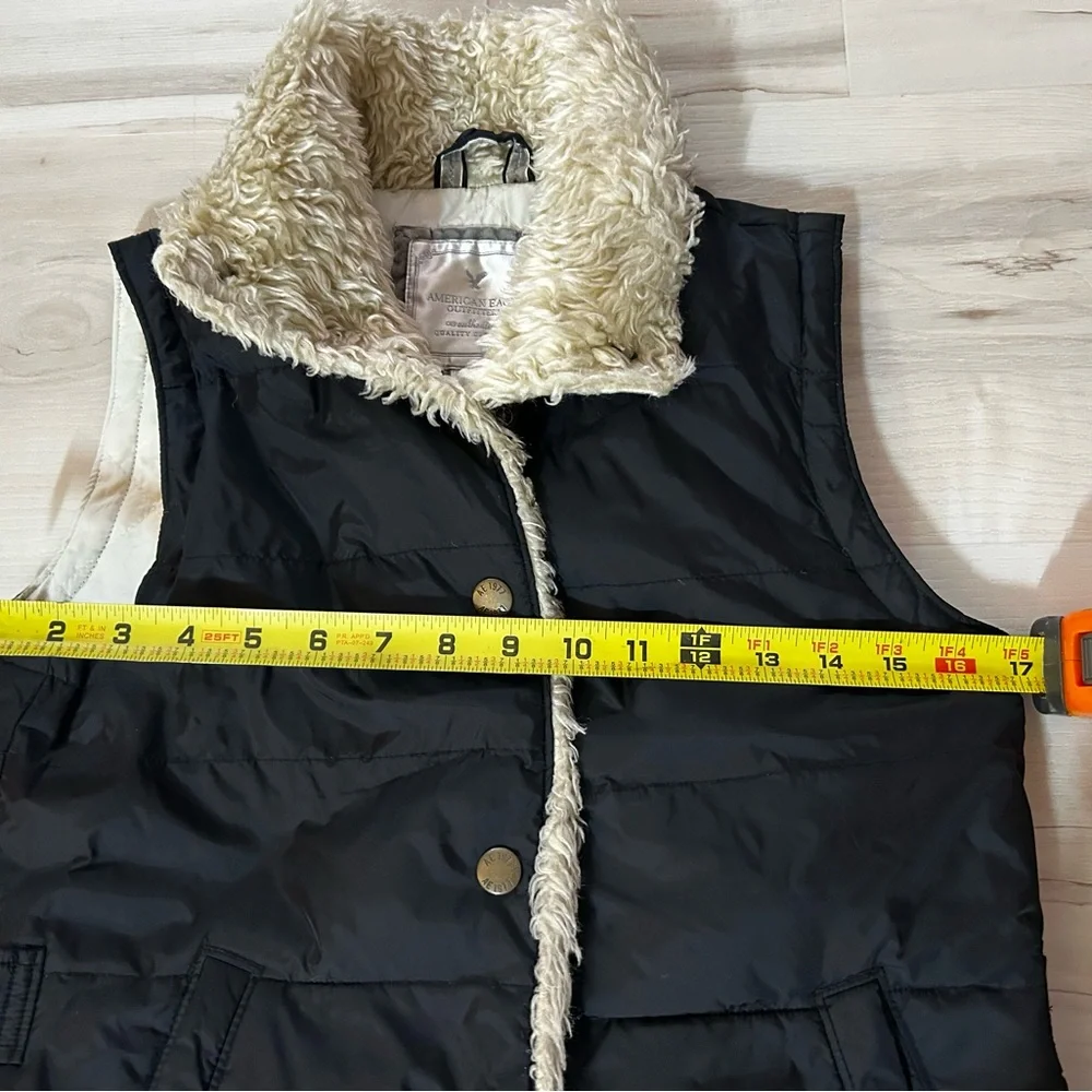 American Eagle Outfitters Black Vest with Cream Lining - Picture 4 of 12